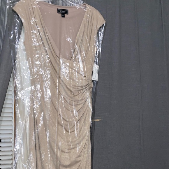 RUCHED DRESS - Picture 1 of 5